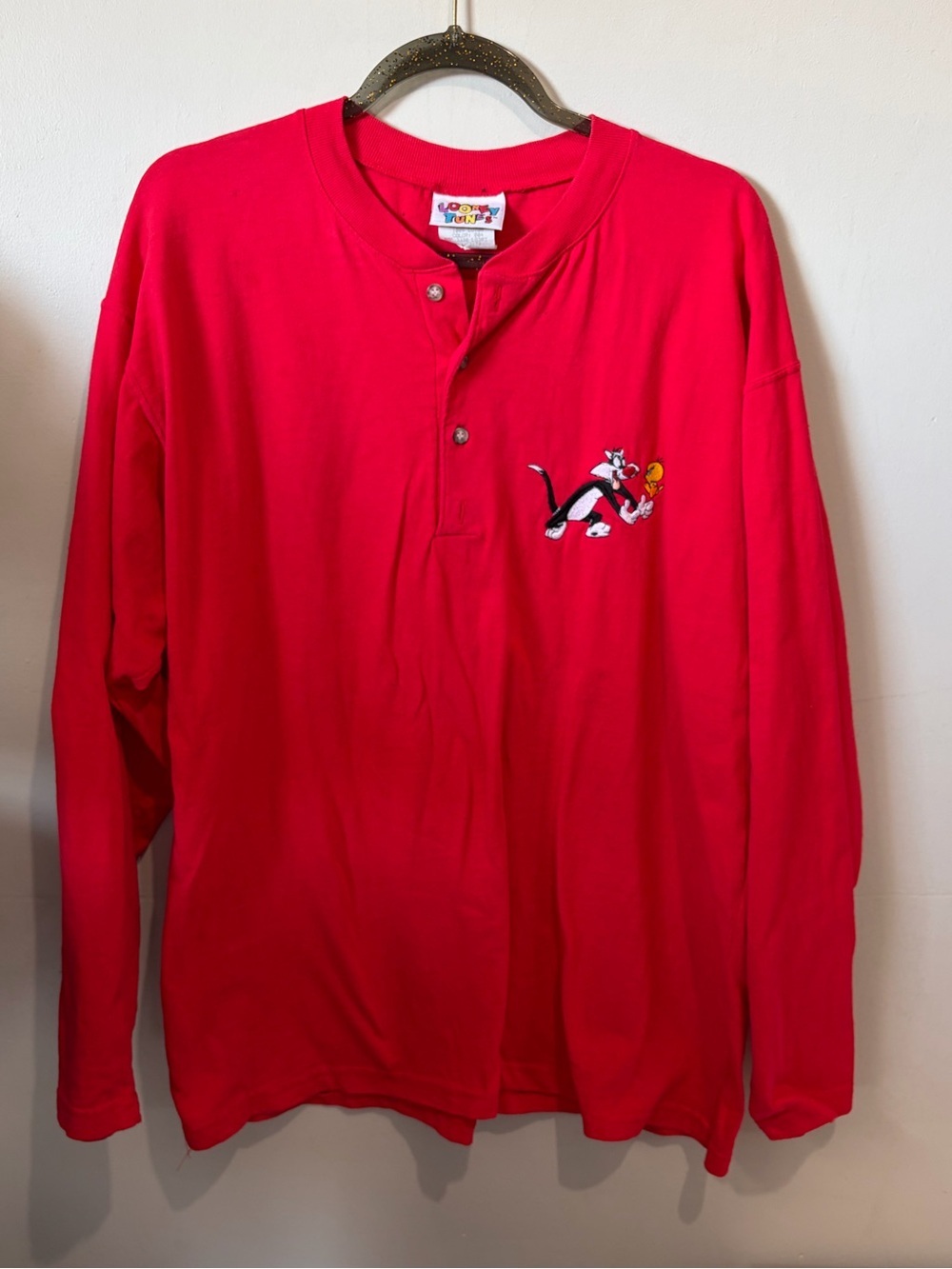 Vintage 1993 Looney Tunes Sylvester & Tweety Henley | Red | L